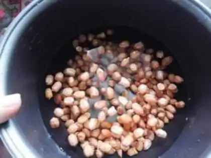 Make Peanut pig hand step 1