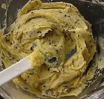 Make Black sesame almond pie step 5