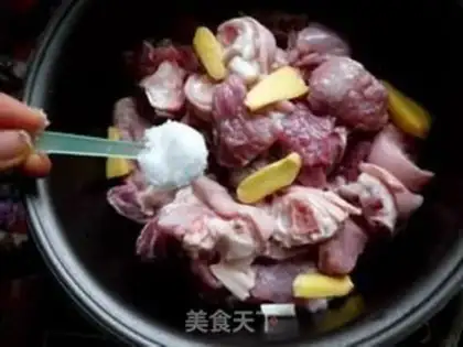 Make Peanut pig hand step 4