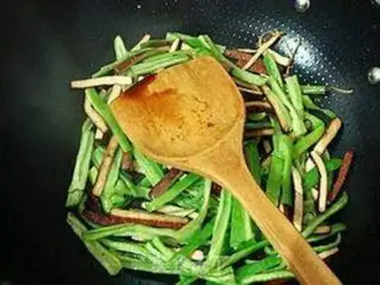 Make Green pepper and tea dry step 8