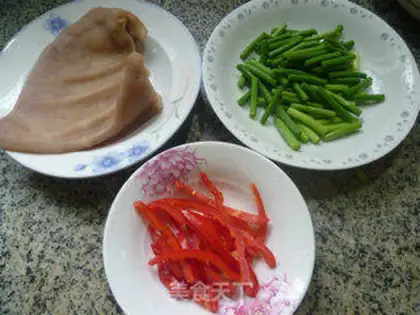 Make Garlic fried pig ears step 0