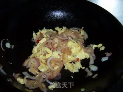 Make Onion fried eggs step 5