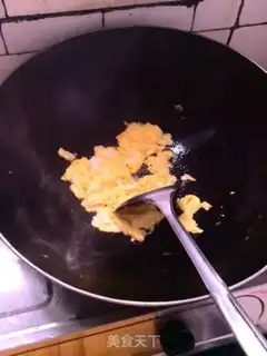 Make Scrambled eggs step 1