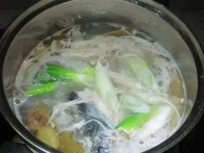 Make Cook fish head soup step 3