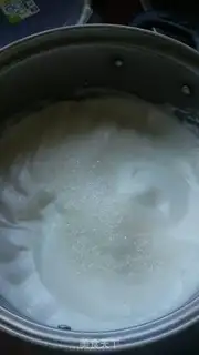 Make Two-colour cake rolls with a pan step 8