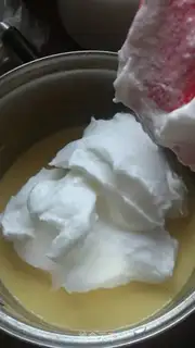 Make Two-colour cake rolls with a pan step 10