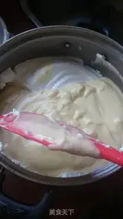 Make Two-colour cake rolls with a pan step 12