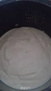 Make Two-colour cake rolls with a pan step 15