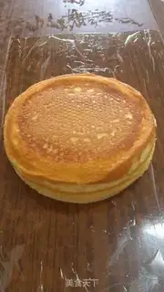 Make Two-colour cake rolls with a pan step 19
