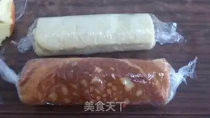 Make Two-colour cake rolls with a pan step 24