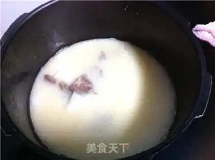 Make The big bones are making rice step 1