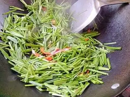 Make The red pepper sauce step 6