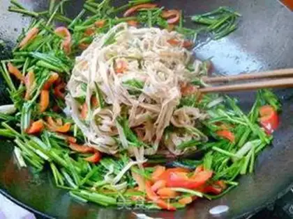 Make The red pepper sauce step 7