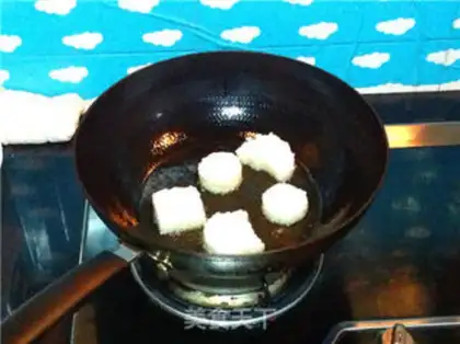 Make The big bones are making rice step 5