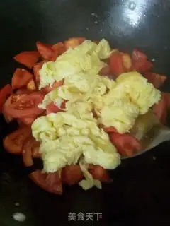 Make Tomato fried eggs step 2