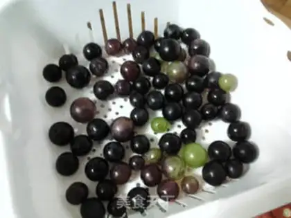 Make Homemade integrated fruit yeast step 0