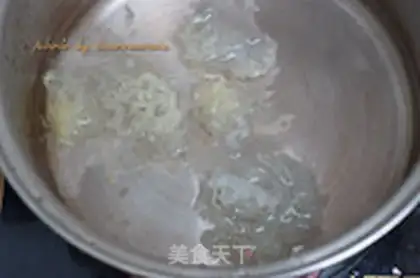 Make The papaya silver ear soup step 1