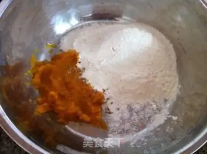 Make Pumpkin double-coloured buns step 1