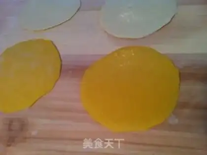 Make Pumpkin double-coloured buns step 6