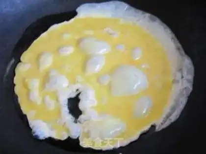 Make Weenie egg fried rice step 3