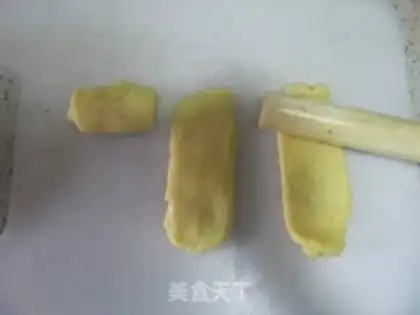 Make Potato bean mooncake step 13