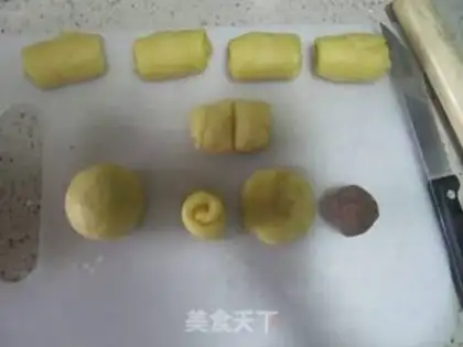 Make Potato bean mooncake step 15
