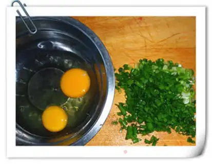 Make Onion tomato stand eggs step 2