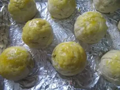 Make Potato bean mooncake step 17