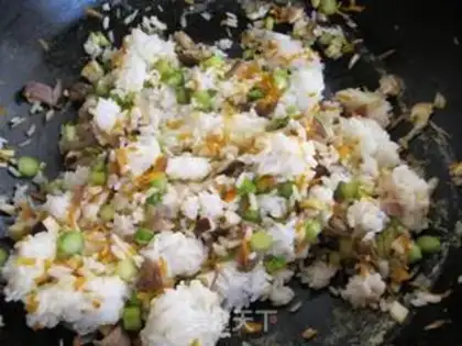 Make Weenie egg fried rice step 9