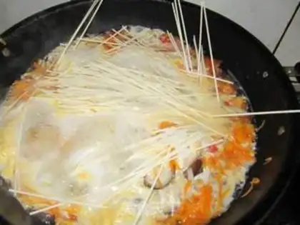 Make Tomato veal noodles step 6