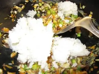 Make Weenie egg fried rice step 10