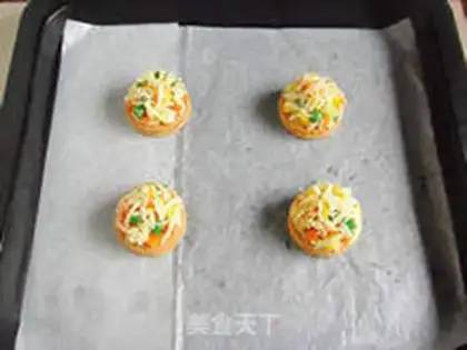 Make Little pizza under the pie step 7