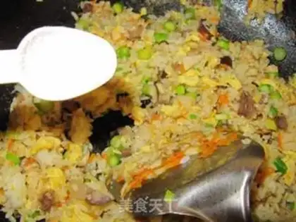 Make Weenie egg fried rice step 14