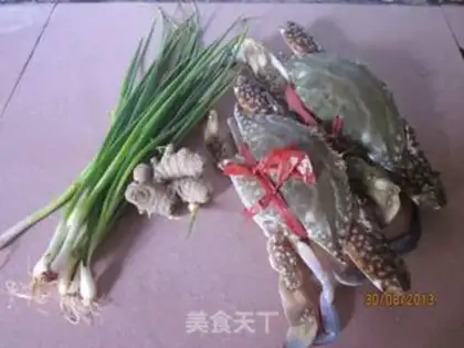 Make Ginger onions and crabs step 0