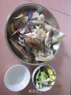 Make Ginger onions and crabs step 1