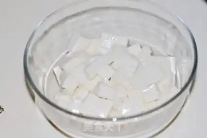 Make Tofu cuisine soup step 1