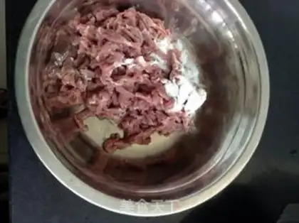 Make Black pepper pepper beef step 0
