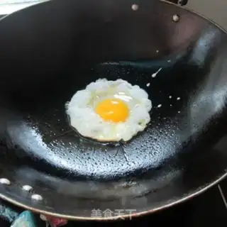 Make Hot pepper fried eggs step 2