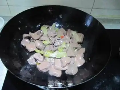 Make Sour duck blood fan soup step 2