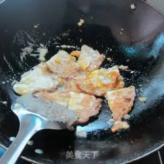 Make Hot pepper fried eggs step 4