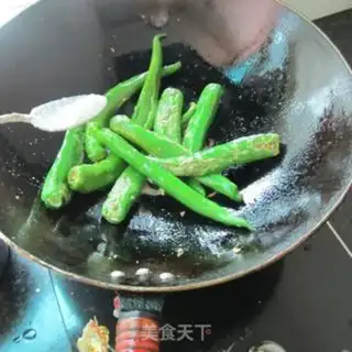 Make Hot pepper fried eggs step 6