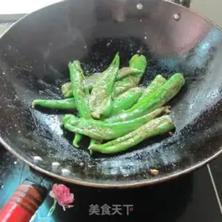 Make Hot pepper fried eggs step 7