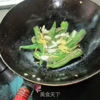 Make Hot pepper fried eggs step 8
