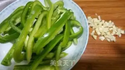 Make Garlic cow with green pepper step 2