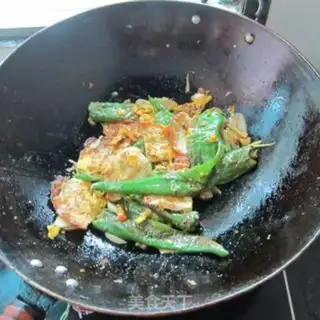 Make Hot pepper fried eggs step 10