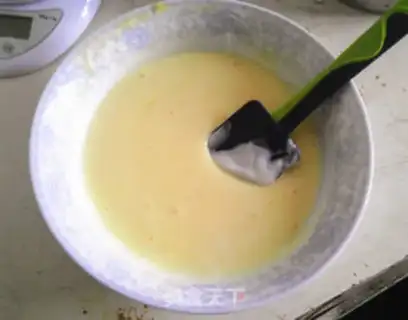 Make Six-inch cream fruit cake step 2