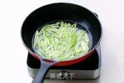 Make The Celery Lily step 2