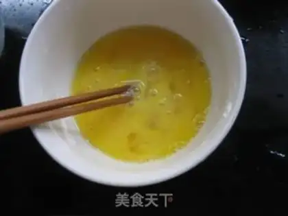 Make Milk steamed eggs step 1