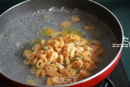 Make Seafood sweet almond noodles step 1