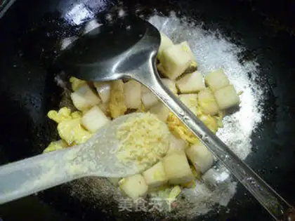 Make Eggs and buns step 7